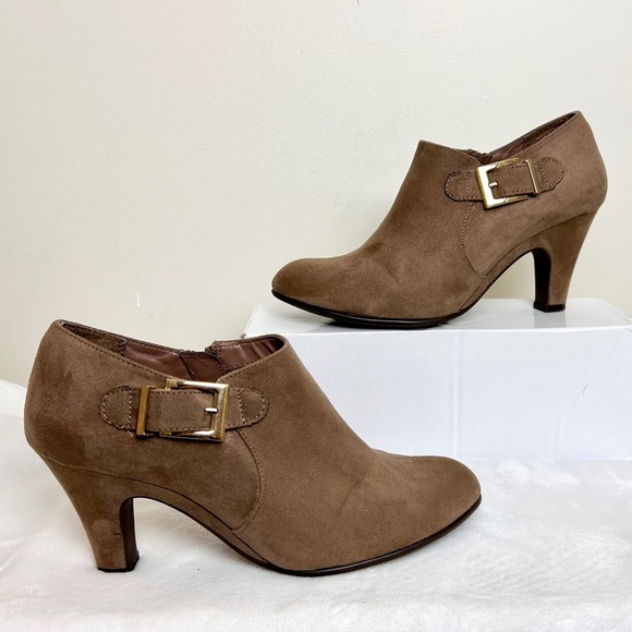 AEROSOLES Shoes - AEROSOLES TAN COMFORT SUEDE ALMOND TOE HIGH HEEL SIDE ZIP ANKLE BOOTIE SZ 9M